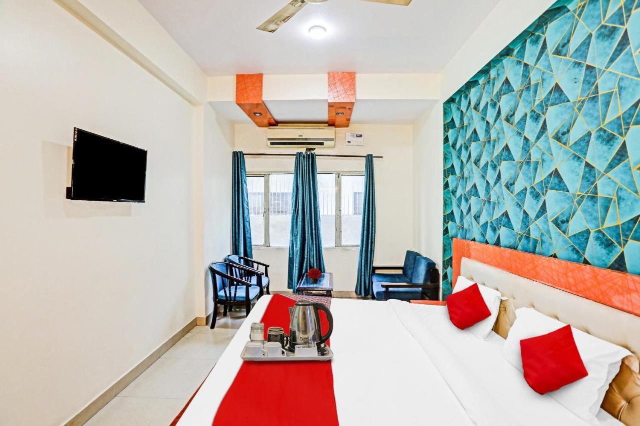 Hotel O U Rooms Near Iskcon Temple Noida Exterior photo