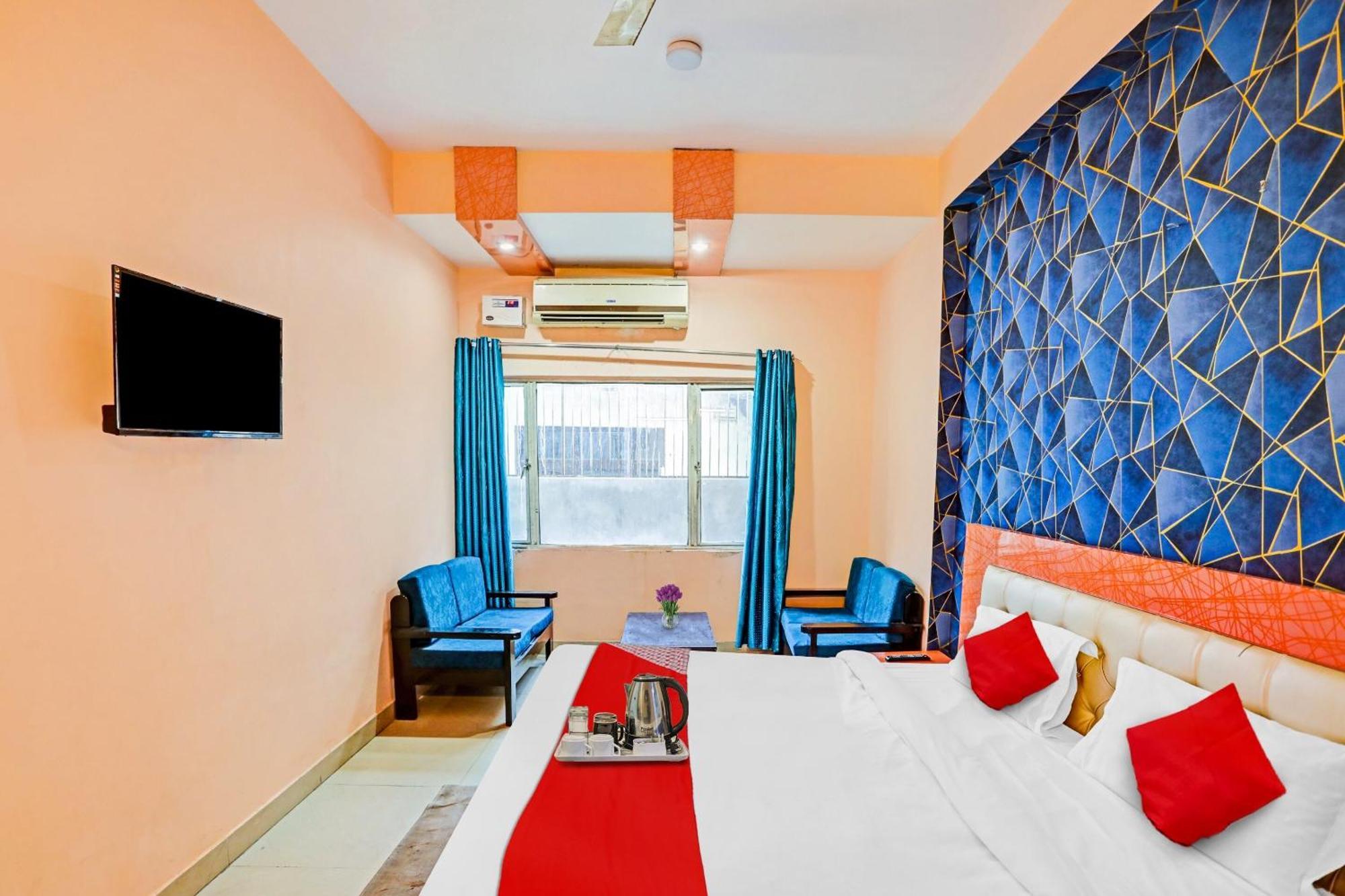 Hotel O U Rooms Near Iskcon Temple Noida Exterior photo